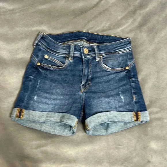🌼 H&M Jean Shorts - Picture 1 of 4